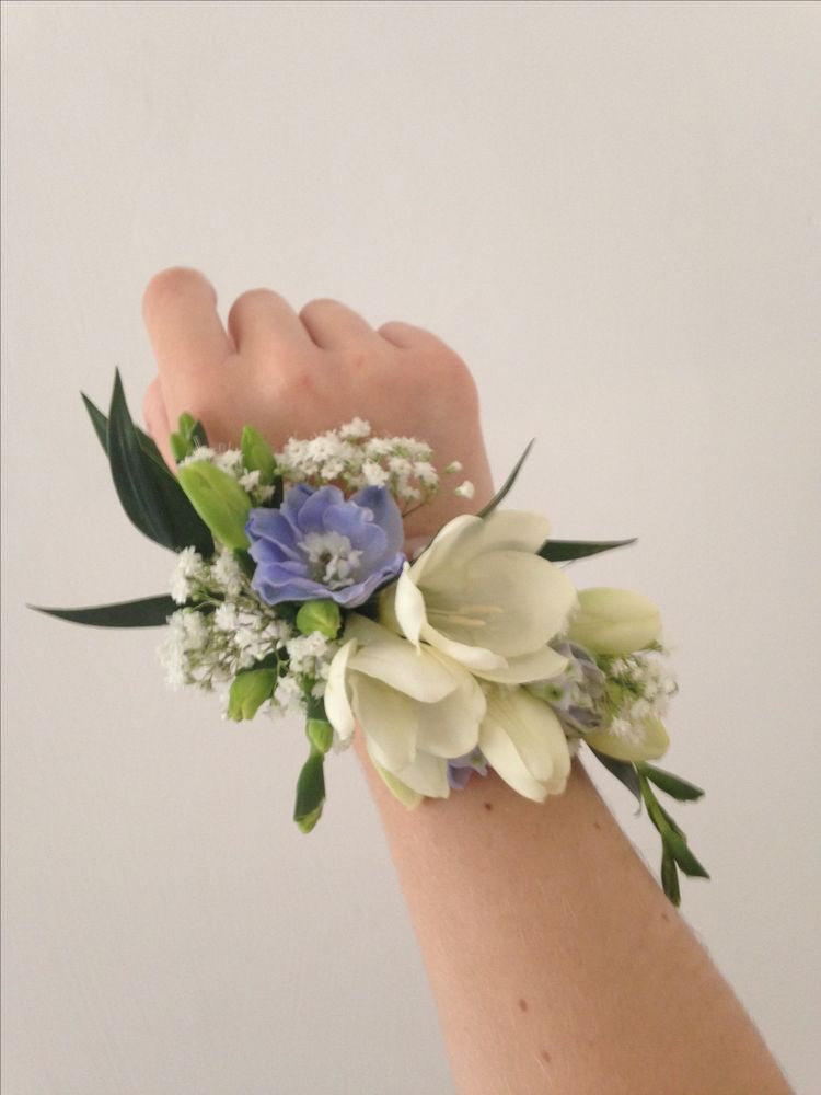 Corsage (wristlet)